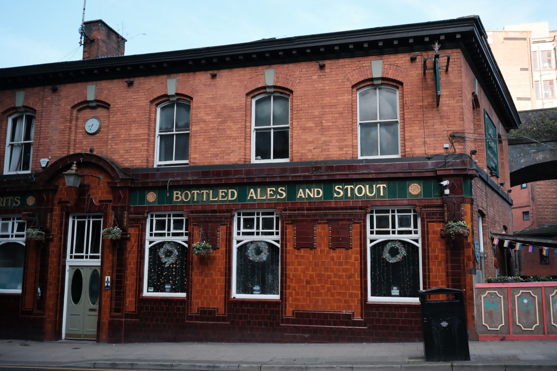 Ilustracja: Community Pub Buyout How To: A Practical Guide for Vill Community Pub Buyout How To: A Practical Guide for Village Groups - zdjecie w tresci